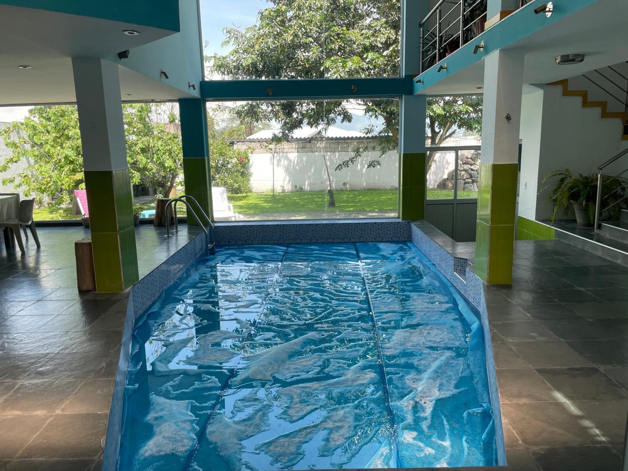 El Palacio De Cristal Sangolquí Esterno foto